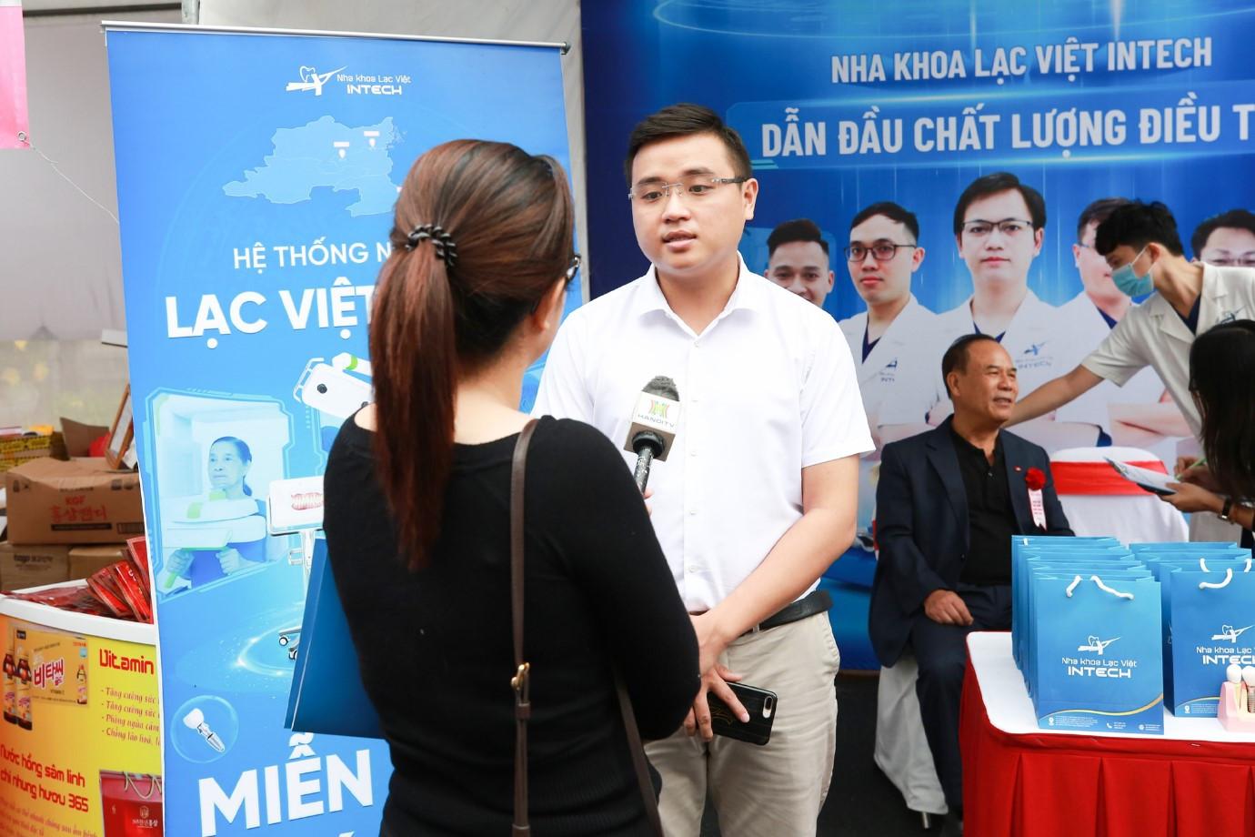 Bác sĩ Nguyễn Hoàng Dương chia sẻ trong sự kiện “Ngày hội sức khỏe cộng đồng”