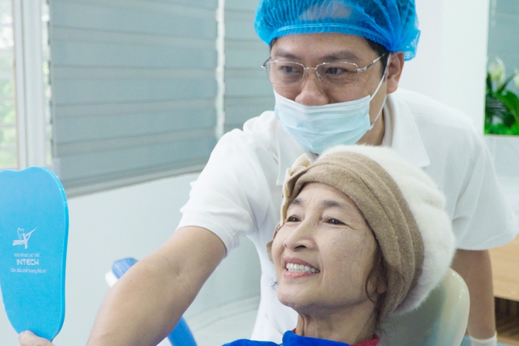 Nhiều bệnh nhân tin tưởng và lựa chọn Thạc sĩ, Bác sĩ Thái Khắc Vinh để gửi gắm nụ cười.