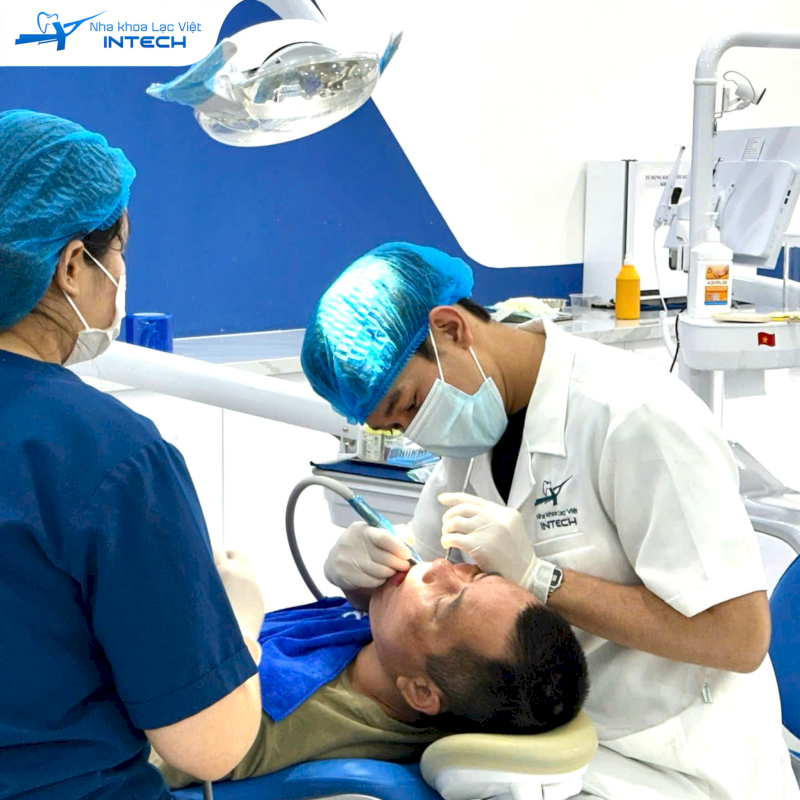 Trồng răng Implant không đau do được gây tê cục bộ, có thể đau nhẹ sau khi cấy ghép thành công do phản ứng tự nhiên của cơ thể