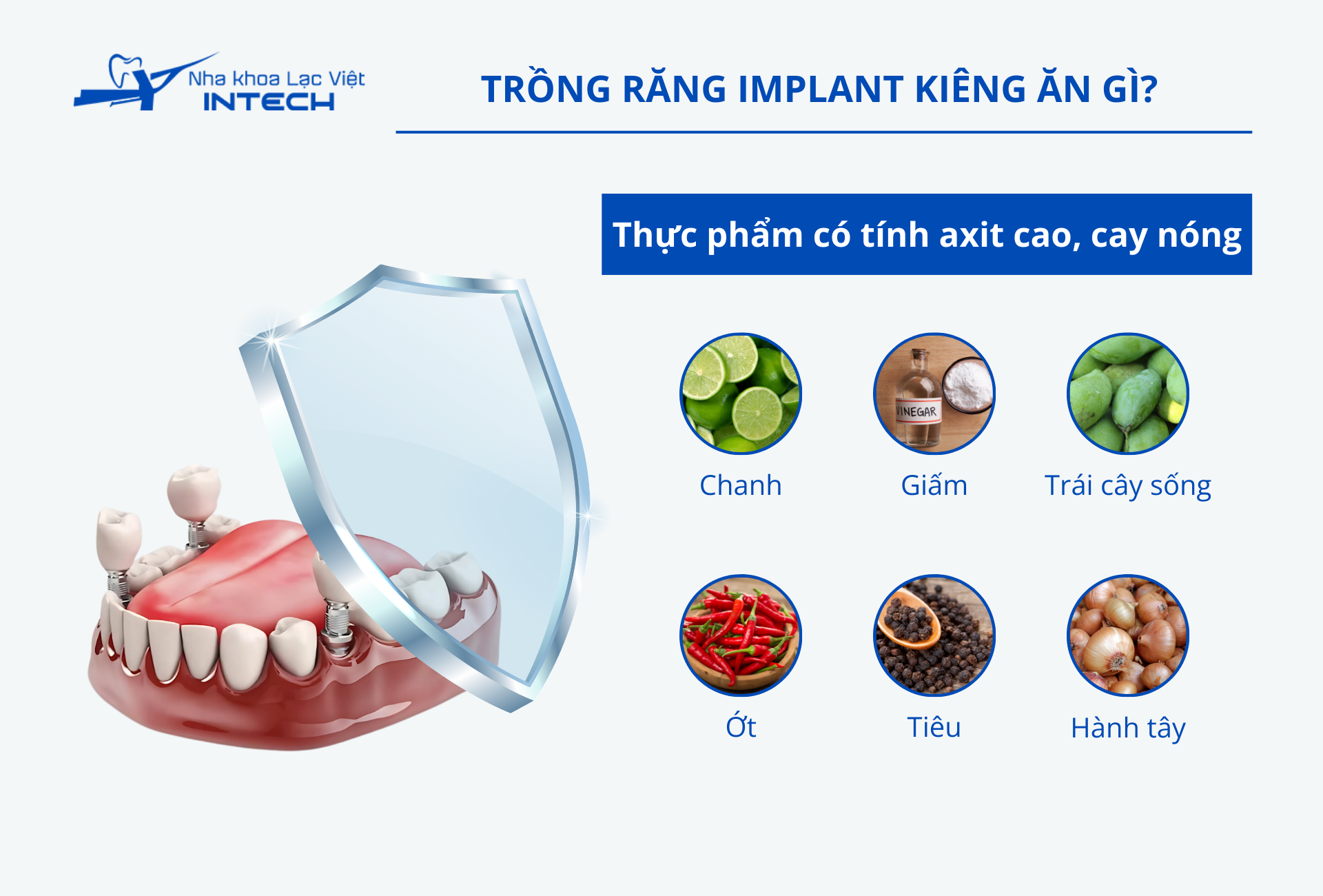 Cô chú/anh chị cần kiêng các loại thực phẩm có chứa nhiều axit và cay nóng do dễ gây kích ứng nướu, viêm nhiễm, dẫn đến đào thải trụ