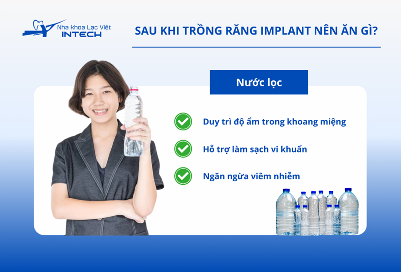 Cô chú/anh chị cần uống đủ nước mỗi ngày sau cắm Implant để ngăn ngừa vi khuẩn xâm nhập vào vùng cấy ghép