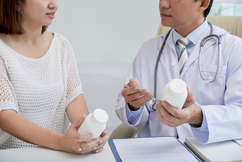 Bác sĩ sẽ kê đơn thuốc theo tình trạng cụ thể của từng người, do đó, cô chú/anh chị không nên tự ý mua thuốc bên ngoài
