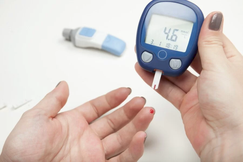 Người mắc các bệnh lý toàn thân không kiểm soát thuộc nhóm chống chỉ định tuyệt đối với cấy ghép Implant