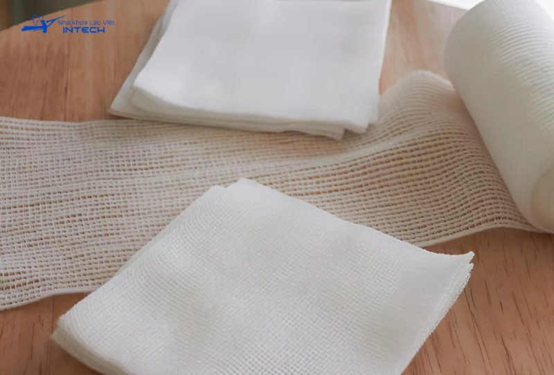 Gạc y tế vô trùng chỉ được sử dụng một lần sau khi mở