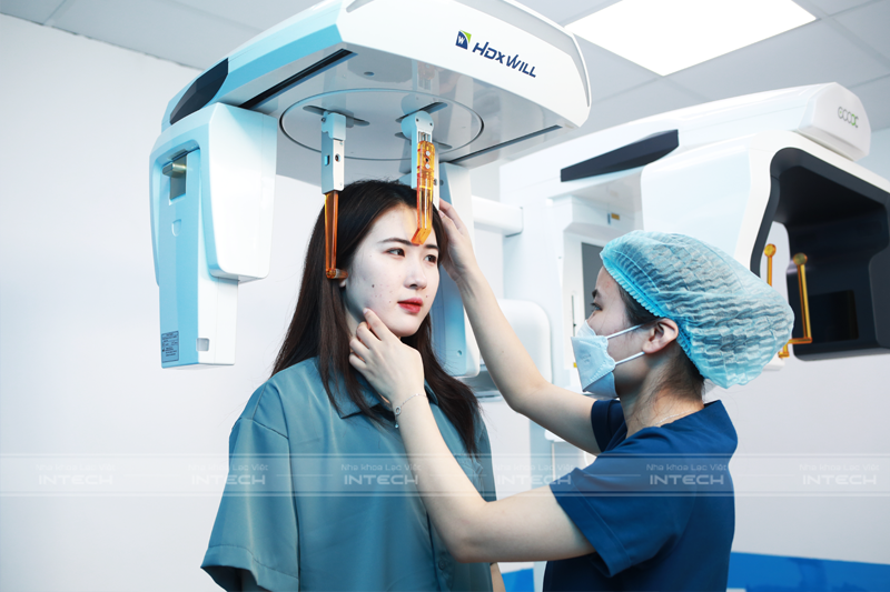 Chụp phim cắm Implant CT Cone Beam là kỹ thuật chụp hiện đại, cho phép thấy rõ thể tích và mật độ xương của con người để lập phác đồ điều trị cá nhân hóa