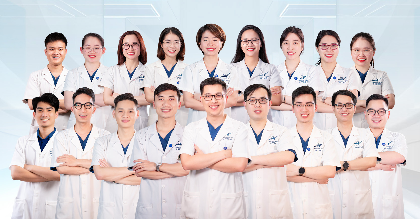 Đội ngũ bác sĩ kinh nghiệm khẳng định nha khoa Lạc Việt Intech có uy tín không