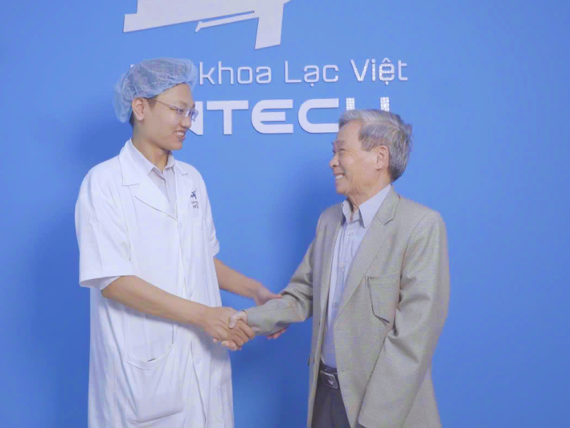 Khách hàng Tăng Xuân Đĩnh hài lòng về dịch vụ trồng răng implant tại Lạc Việt Intech Hải Phòng