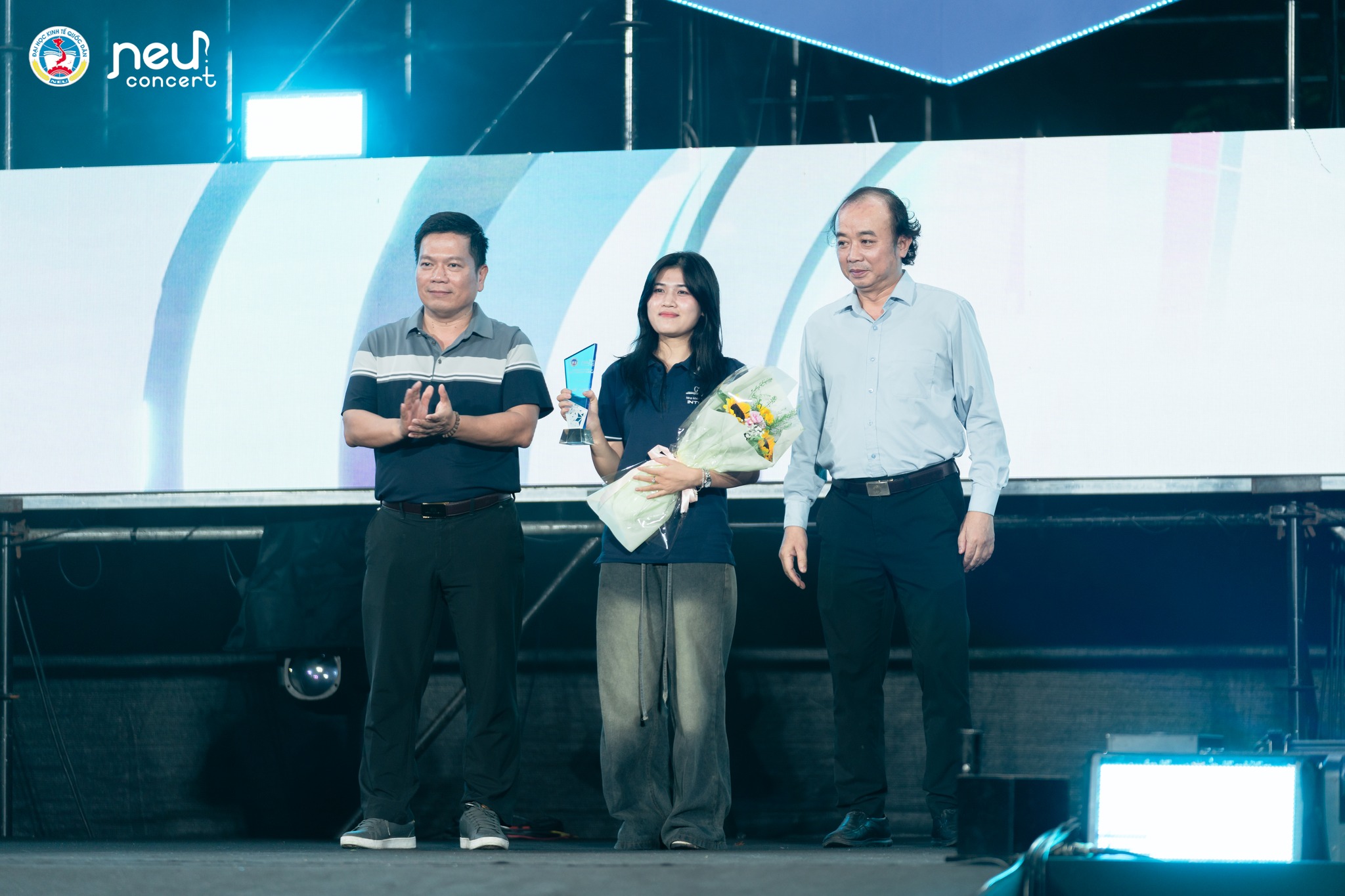Nha khoa Lạc Việt Intech đồng hành cùng NEU Concert 2025