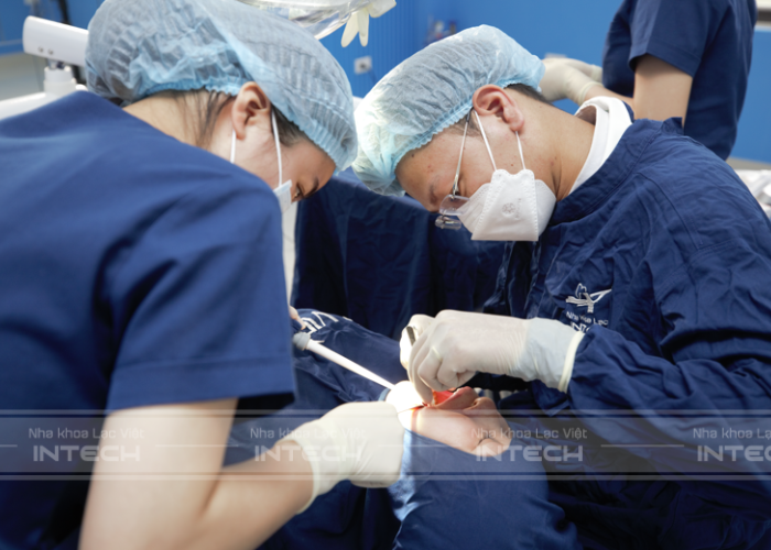 Tay nghề bác sĩ là yếu tố quan trọng quyết định đến sự thành công trong quá trình cấy ghép implant