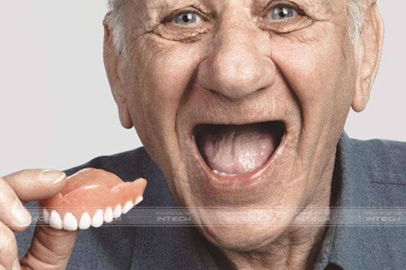 Tình trạng mất răng toàn hàm thường thấy ở người cao tuổi