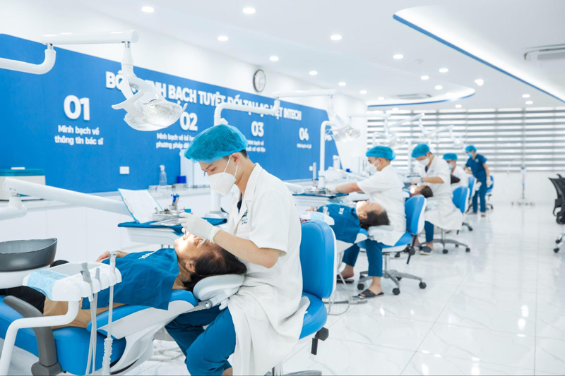 Trồng răng Implant là kỹ thuật đòi hỏi bác sĩ phải có chuyên môn cao và giàu kinh nghiệm phẫu thuật