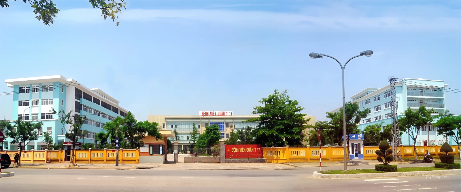 Bệnh viện Quân Y 17 có đội ngũ y bác sĩ chất lượng kết hợp với trang thiết bị máy móc hiện đại mang lại sự an toàn và hài lòng cho khách hàng