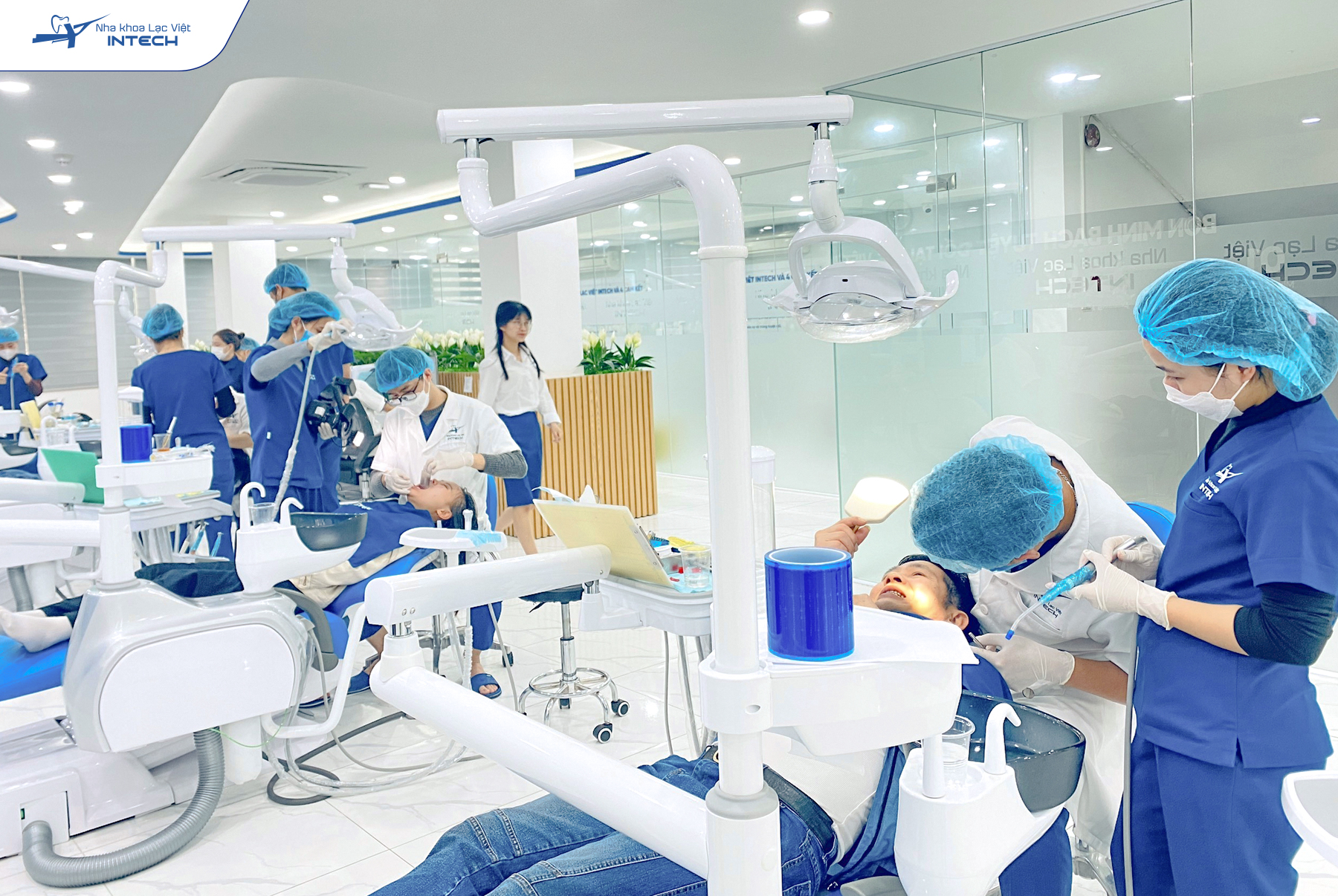 Trồng răng Implant với công nghệ hiện đại như giải pháp DCT, khách hàng có thể không cần dùng tới thuốc giảm đau