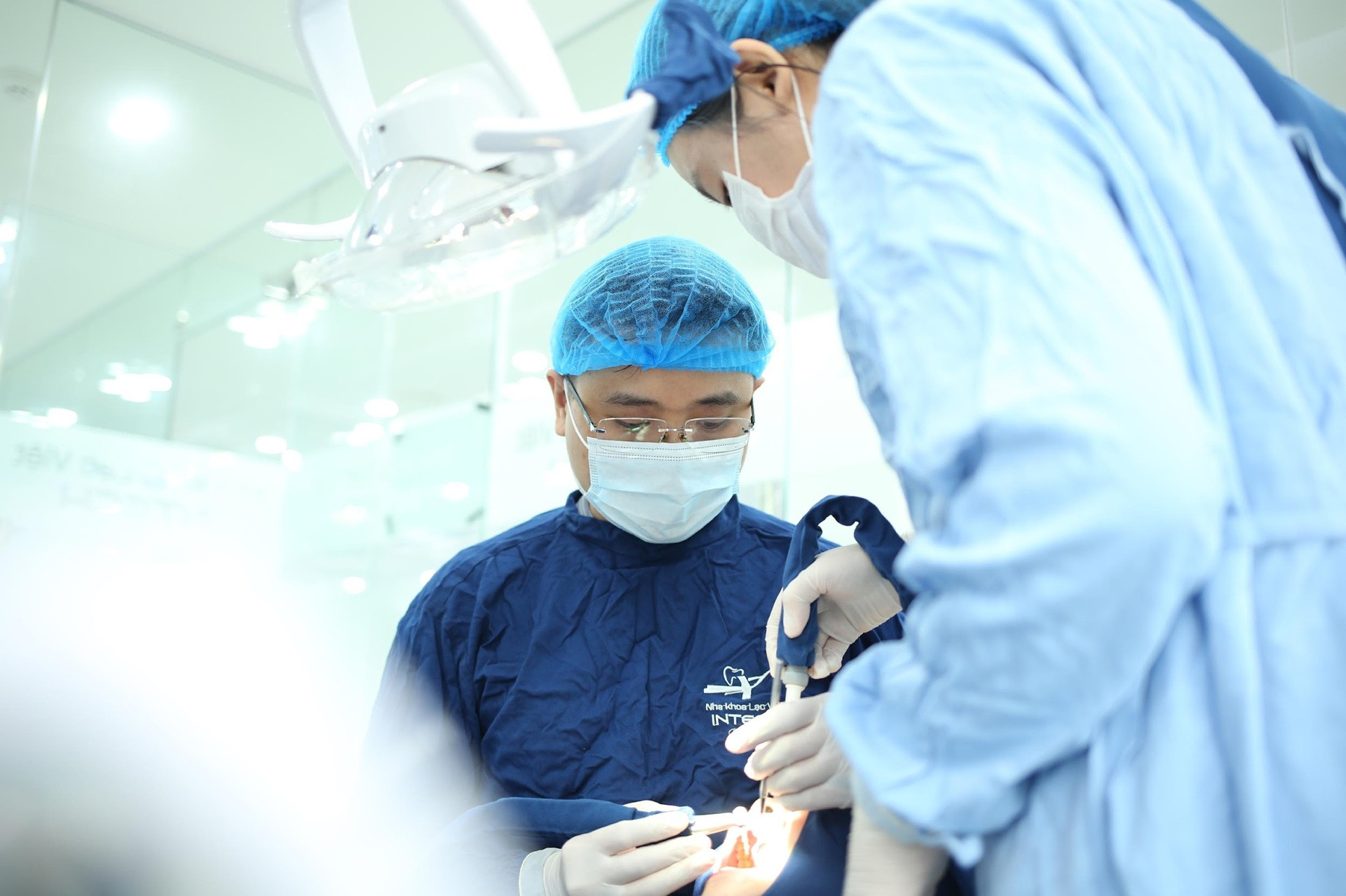 TOP 5 lưu ý cho kiều bào khi quyết định trồng răng tại Việt Nam